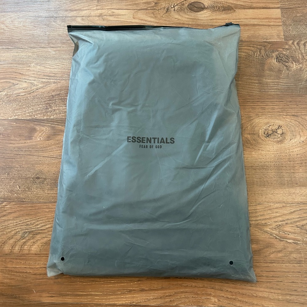 Authentic Fear of God Essentials Stretch Limo SS22 Sweatpants Size Medium NWT - Picture 8 of 9